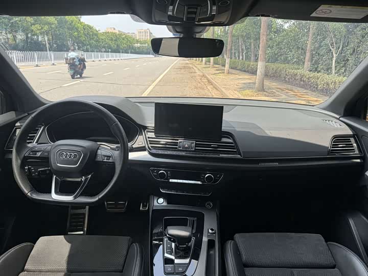 Audi Q5L Sportback, 2024 — фото 8 из 9