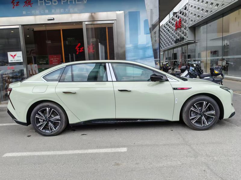 Hongqi EH7, 2025 — фото 7 из 10