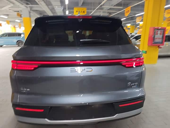 BYD Song Pro Hybrid, 2024 — фото 6 из 9