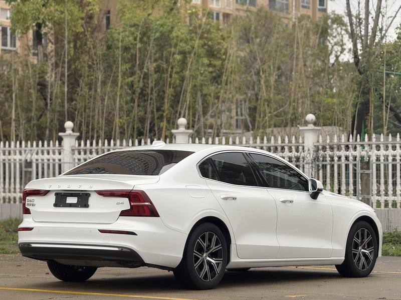 Volvo S60, 2023 — фото 7 из 12