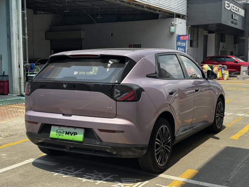 BAIC Arcfox T1, 2025 — фото 4 из 9