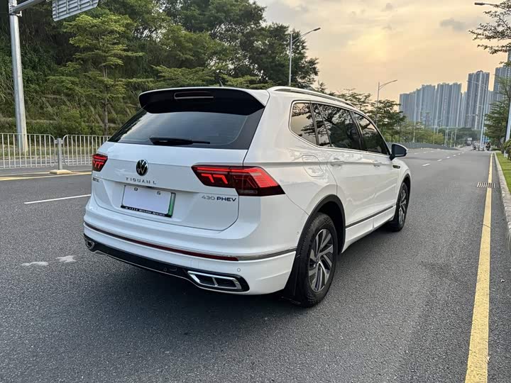 Volkswagen Tiguan L Hybrid, 2022 — фото 4 из 9