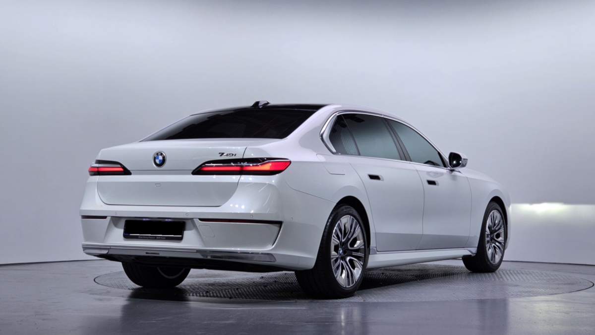 BMW 7 Series, 2023 — фото 2 из 12