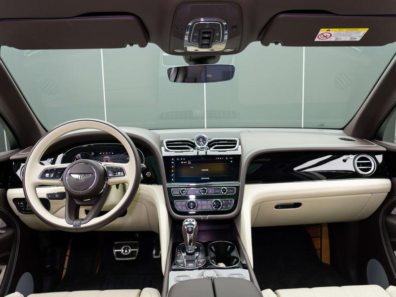 Bentley Bentayga Hybrid, 2021 — фото 6 из 11