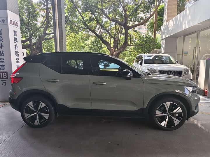 Volvo XC40 EV, 2022 — фото 7 из 9