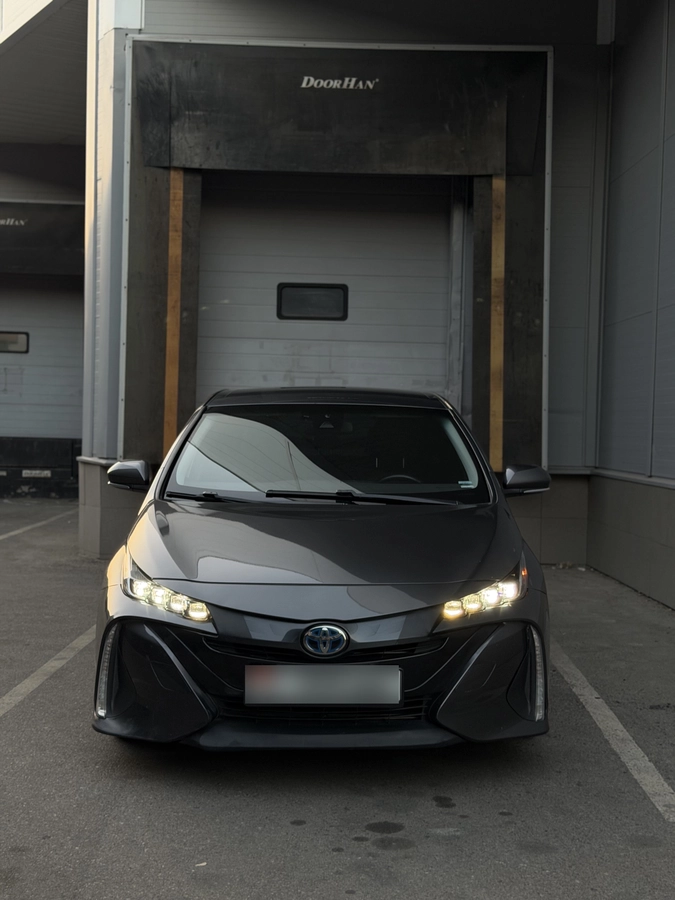 Toyota Prius, 2021 — фото 2 из 6