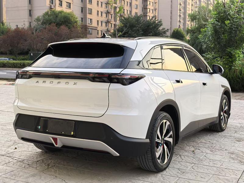 BAIC Arcfox Alpha T5, 2024 — фото 6 из 10