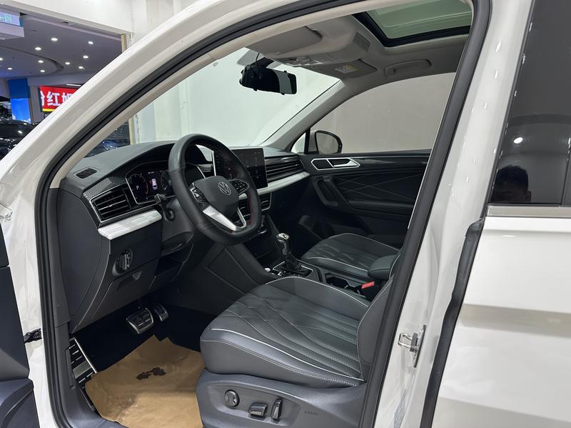 Volkswagen Tiguan L Pro, 2022 — фото 8 из 10