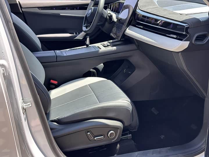 Geely Atlas L, 2024 — фото 4 из 9