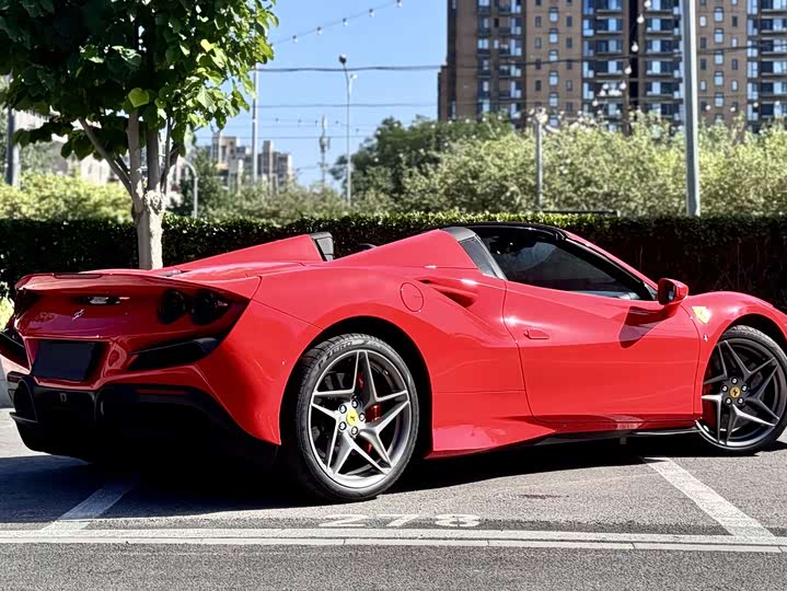 Ferrari F8, 2022 — фото 2 из 7