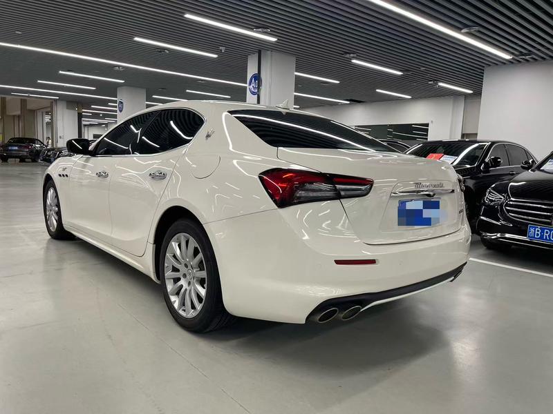 Maserati Ghibli, 2021 — фото 4 из 12