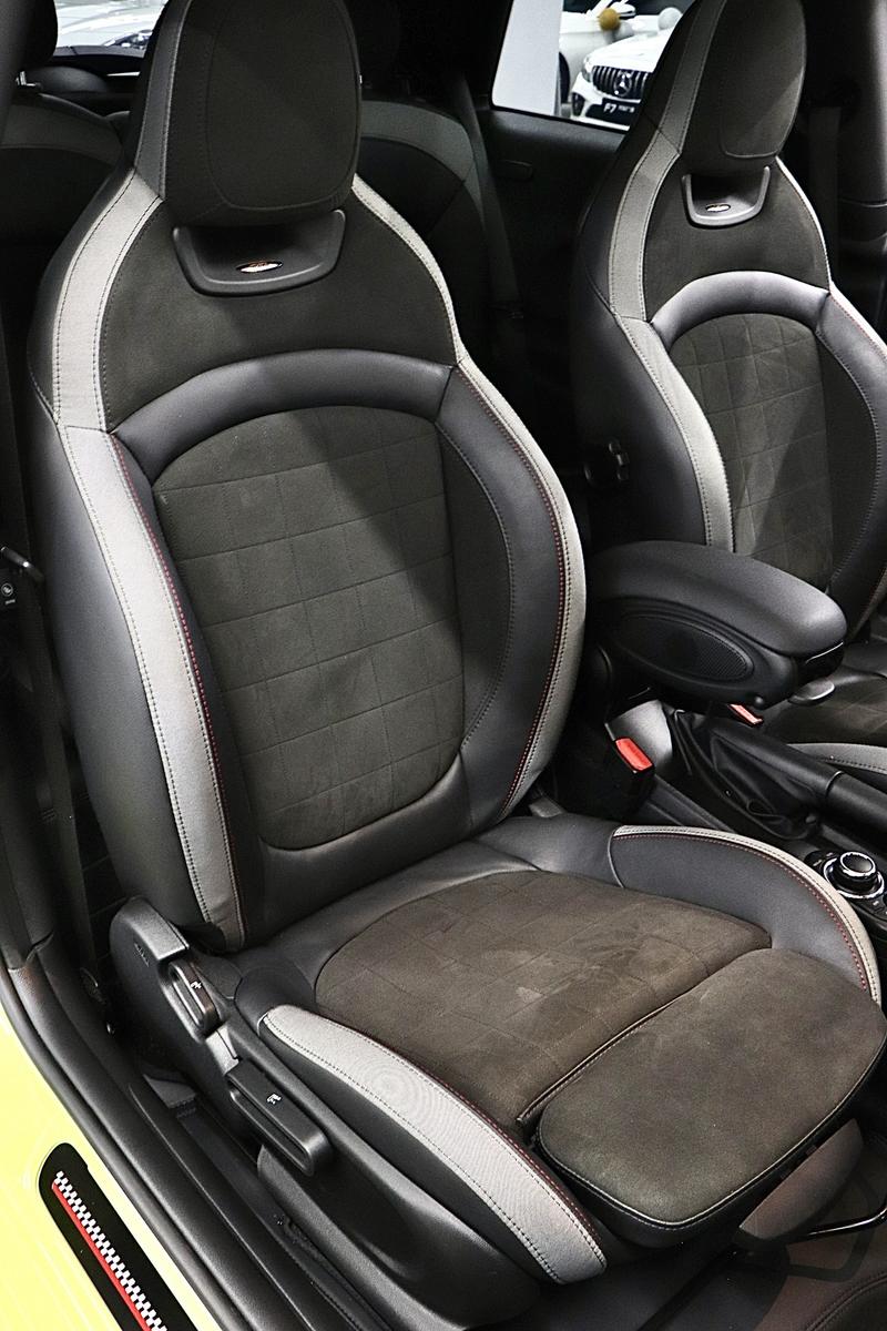 Mini Mini JCW, 2022 — фото 11 из 12