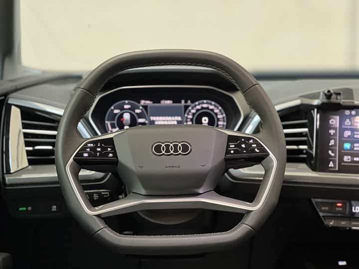 Audi Q4 e-tron, 2024 — фото 8 из 9