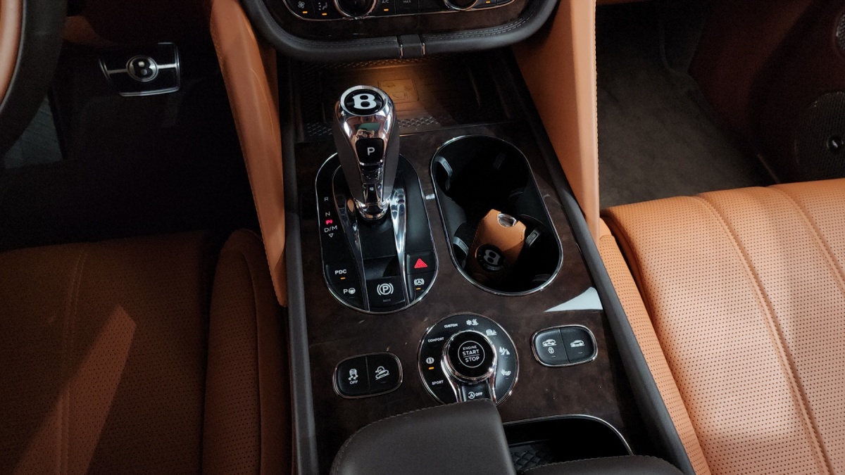 Bentley Bentayga, 2022 — фото 8 из 12