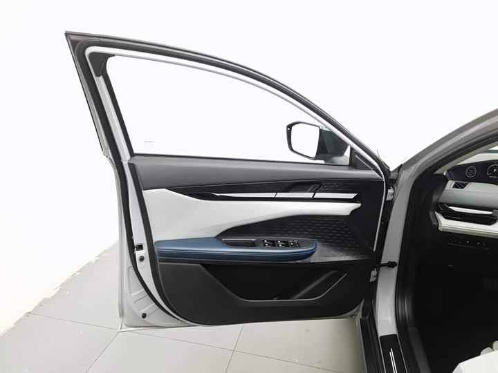 Changan UNI-V Hybrid, 2023 — фото 8 из 9