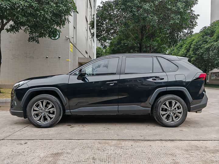 Toyota RAV4, 2024 — фото 5 из 7