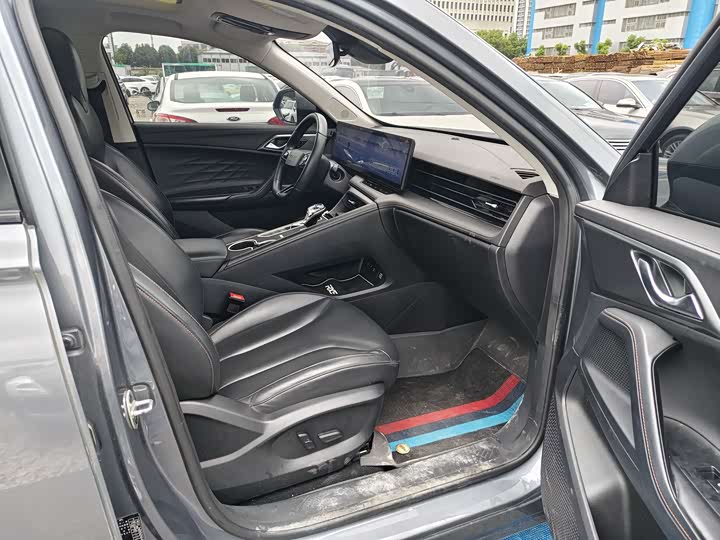 Roewe RX5 Hybrid, 2022 — фото 7 из 9