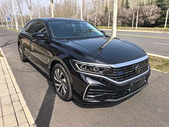 Volkswagen Passat Hybrid, 2022 — фото 3 из 9
