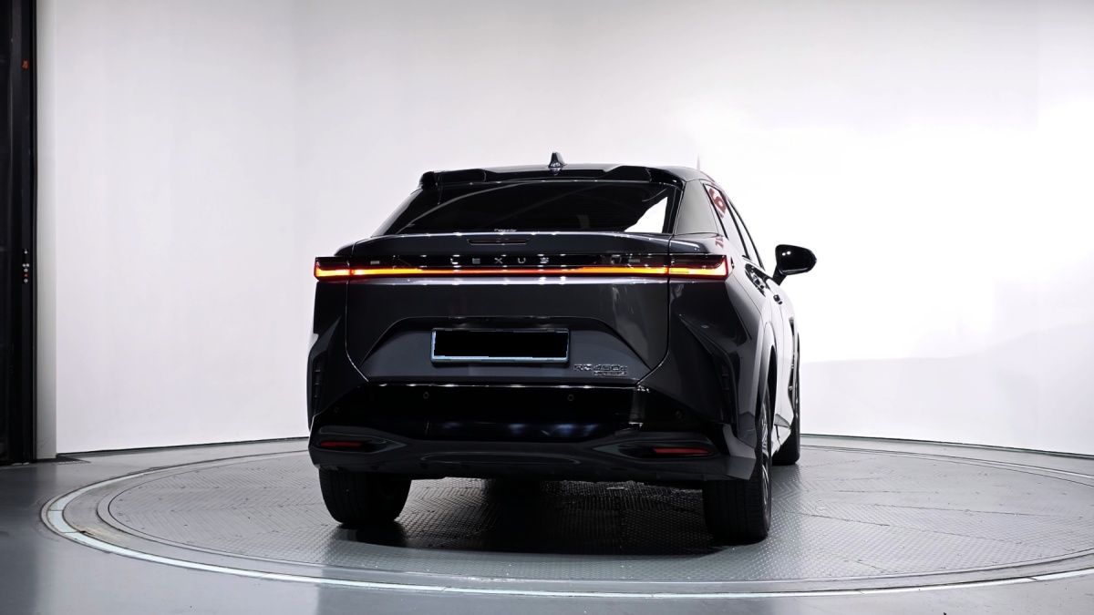 Lexus RZ, 2023 — фото 4 из 12