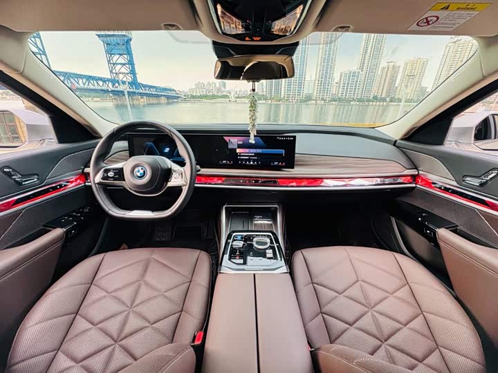BMW i7, 2023 — фото 4 из 9