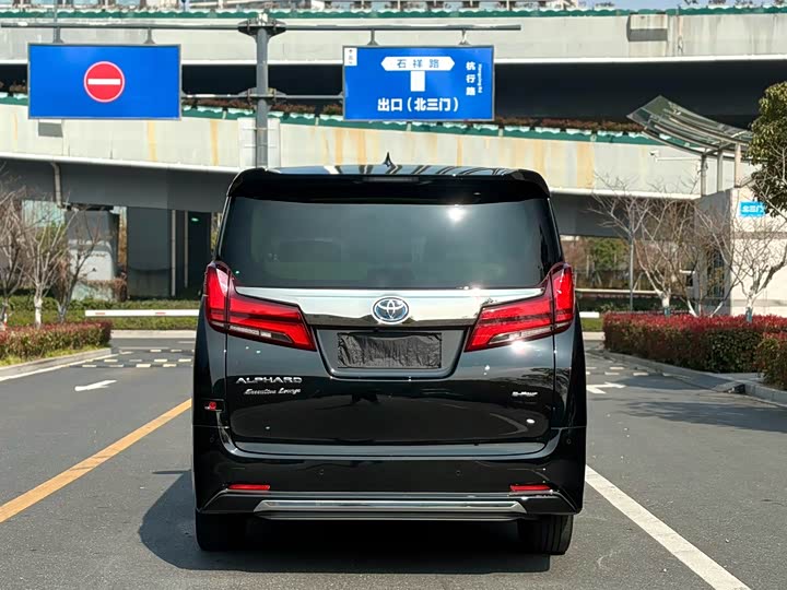 Toyota Alphard, 2022 — фото 3 из 9