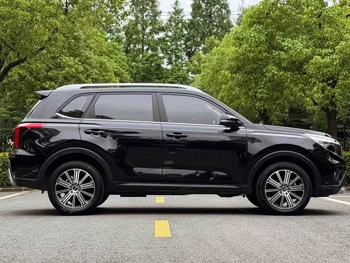 Kia Sportage GT-line, 2023 — фото 4 из 9
