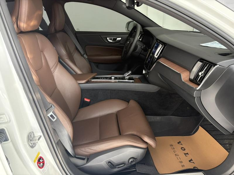 Volvo S60, 2023 — фото 6 из 8