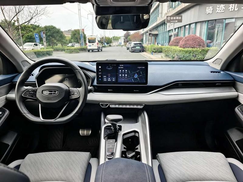 Geely Preface, 2023 — фото 6 из 8