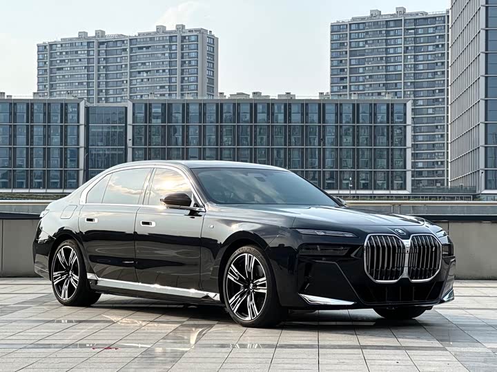 BMW i7, 2024 — фото 3 из 9