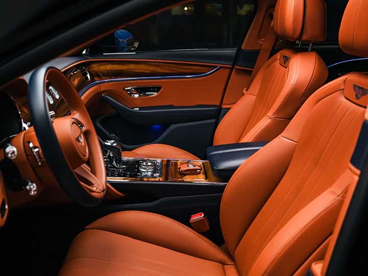 Bentley Flying Spur Hybrid, 2024 — фото 7 из 9