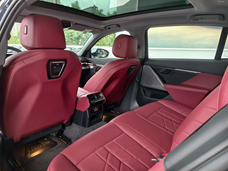 BMW i5, 2025 — фото 10 из 12