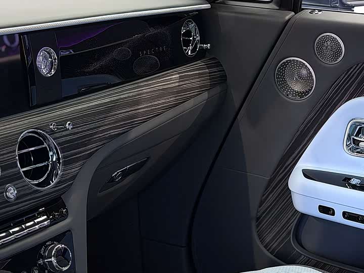 Rolls-Royce Spectre, 2024 — фото 5 из 5