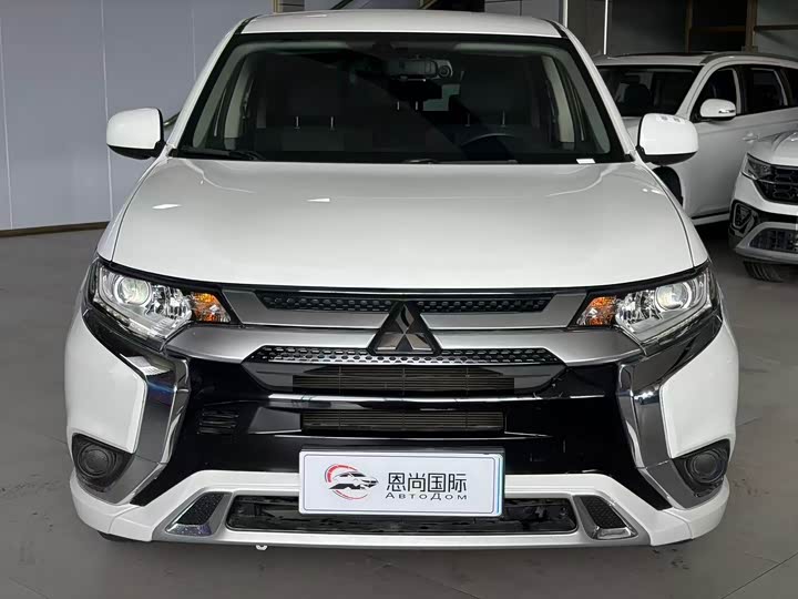 Mitsubishi Outlander, 2022 — фото 3 из 9