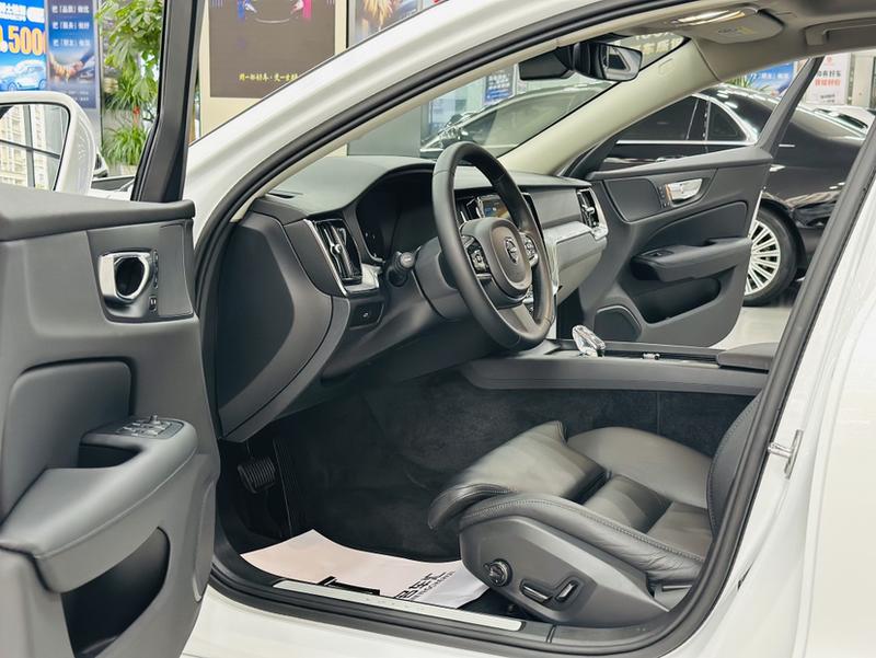 Volvo S60, 2023 — фото 10 из 12