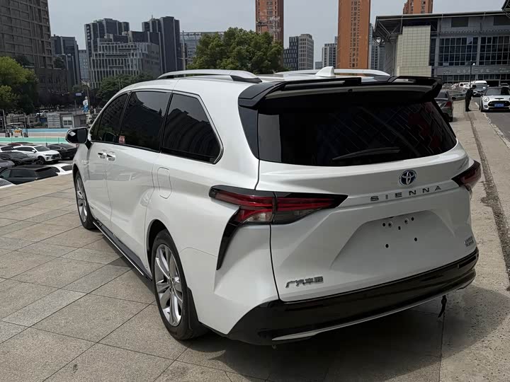 Toyota Sienna, 2024 — фото 6 из 9