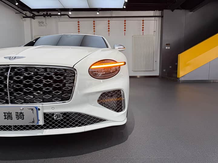 Bentley Continental GT Hybrid, 2025 — фото 10 из 12