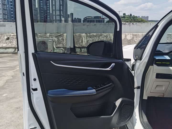 Geely Geometry EX3, 2022 — фото 8 из 9