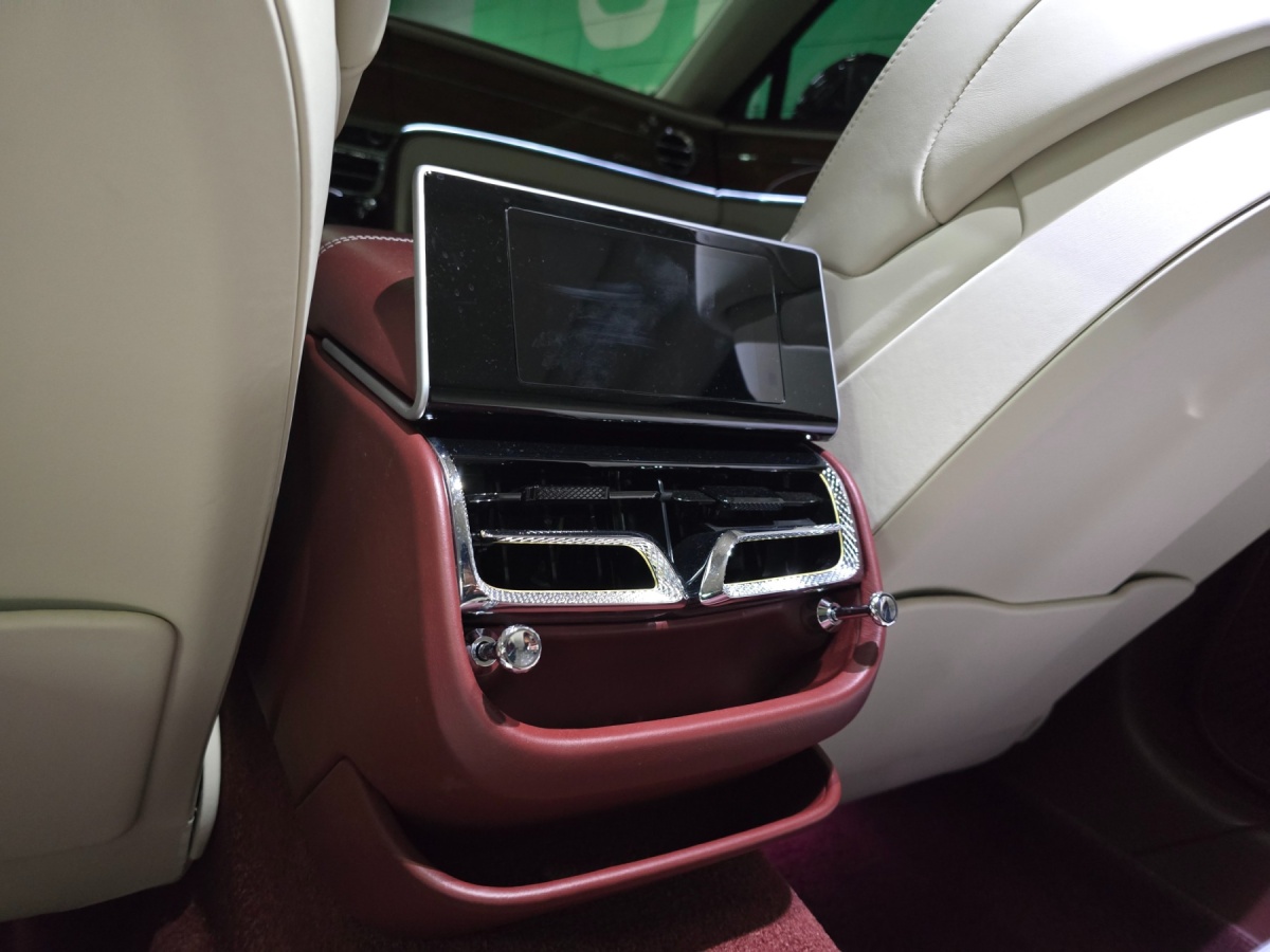 Bentley Flying Spur, 2024 — фото 11 из 12