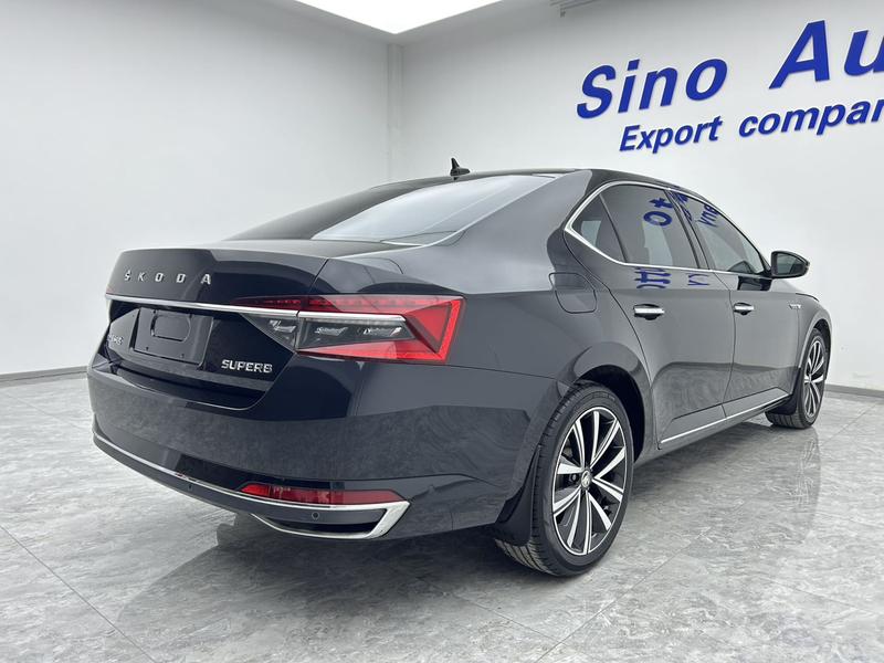 Skoda Superb, 2022 — фото 5 из 8