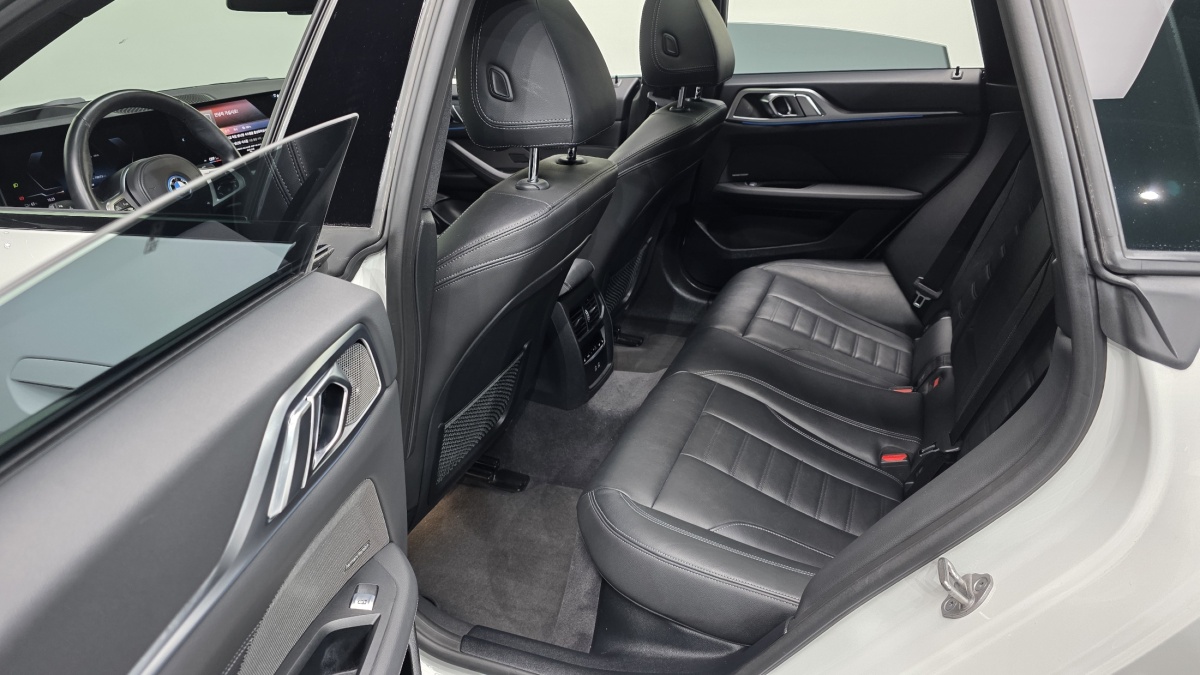 BMW i4, 2022 — фото 12 из 12