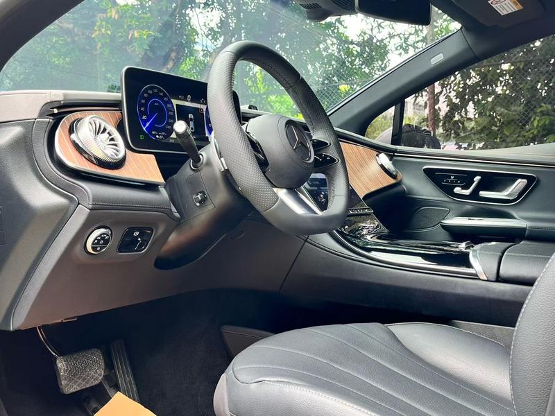 Mercedes-Benz EQE, 2023 — фото 8 из 10