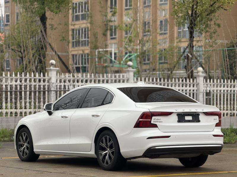 Volvo S60, 2023 — фото 5 из 12