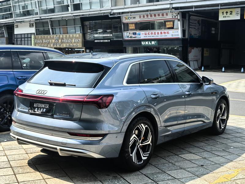Audi e-tron, 2022 — фото 6 из 12