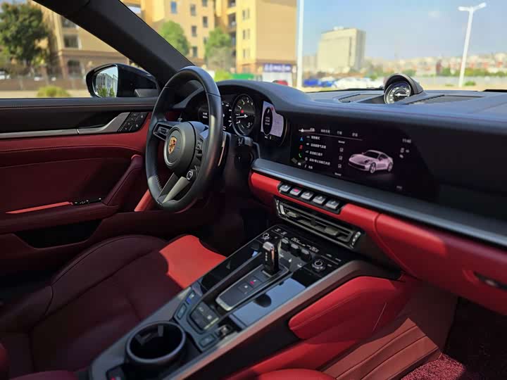 Porsche 911, 2023 — фото 8 из 9