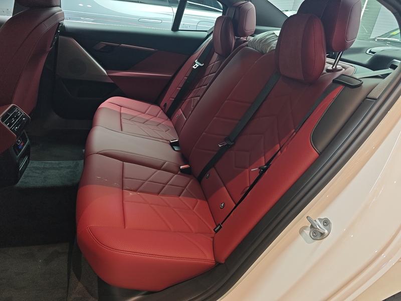 BMW 5 Series, 2025 — фото 12 из 12