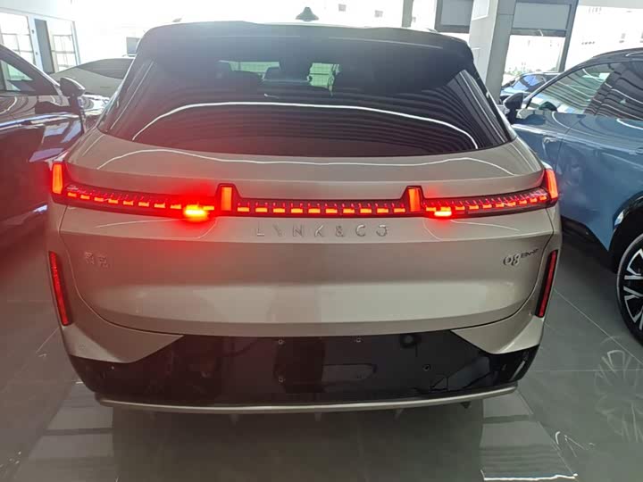 Lynk & Co 08 EM-P Hybrid, 2024 — фото 6 из 9