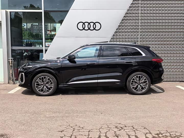 Audi Q5L, 2025 — фото 3 из 9