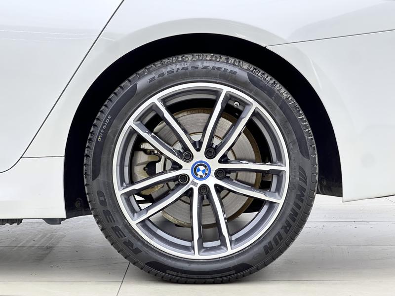 BMW 5 Series Hybrid, 2022 — фото 8 из 12