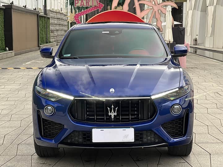 Maserati Levante, 2022 — фото 2 из 9
