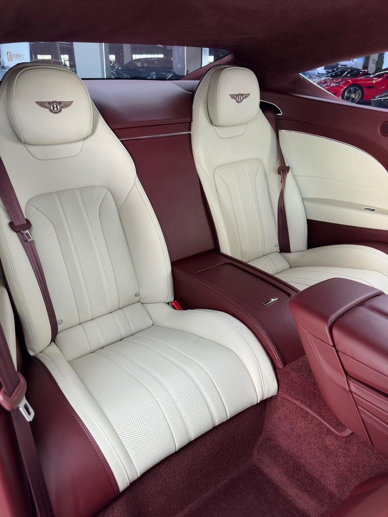 Bentley Continental GT, 2024 — фото 12 из 12